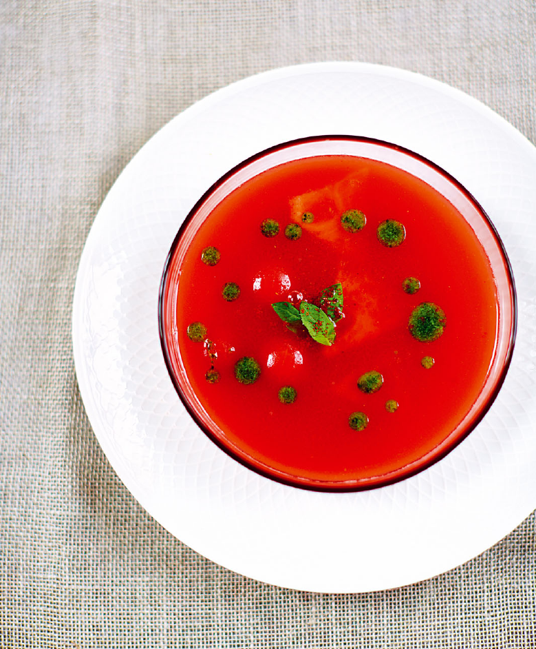 Холодный суп из арбуза, помидоров и базилика